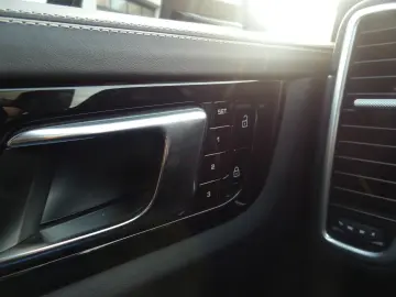 Porsche Cayenne GTS  PDLS+/PANO/22ZOLL/AIrSUSPENSION