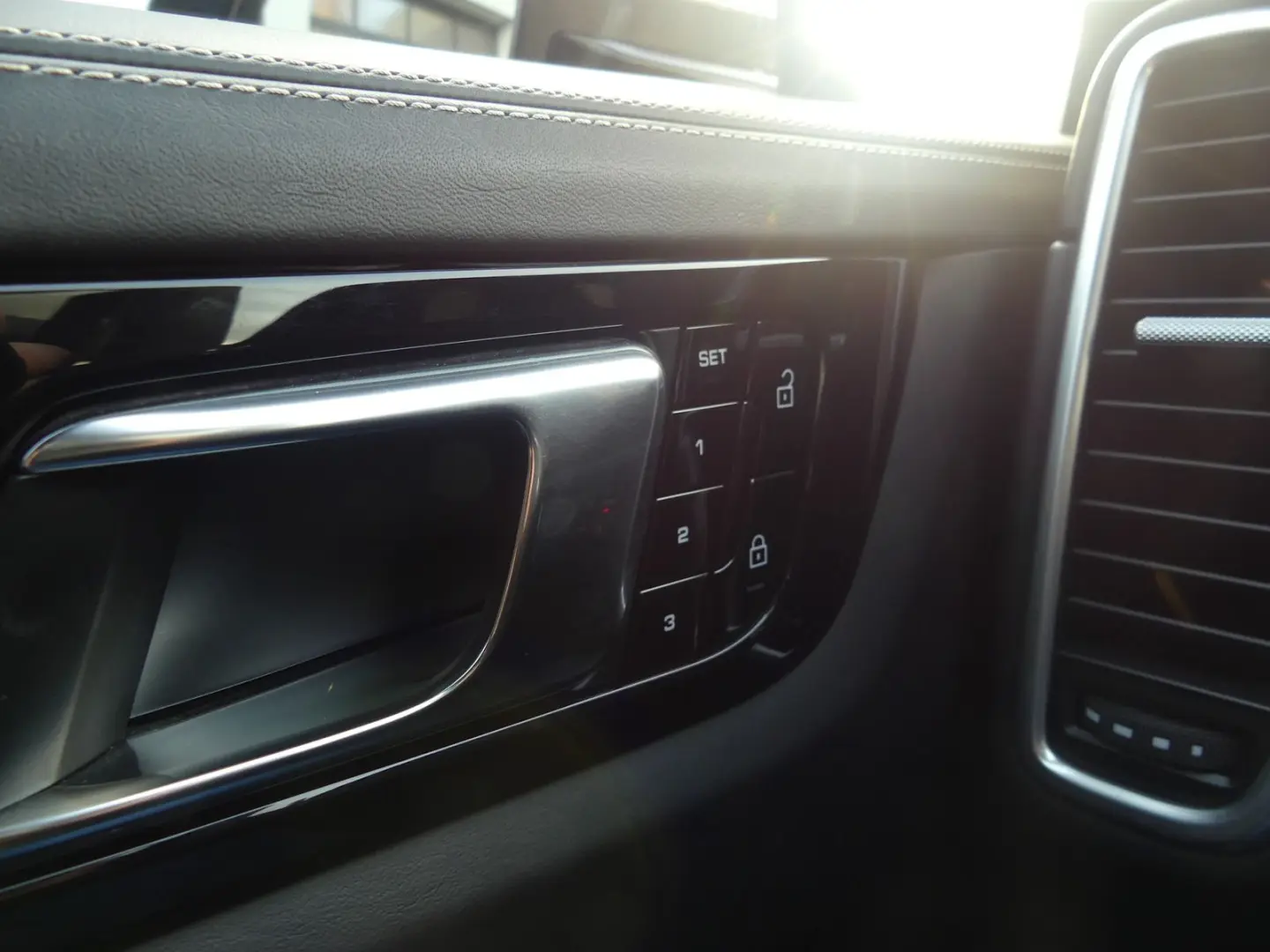 Porsche Cayenne GTS  PDLS+/PANO/22ZOLL/AIrSUSPENSION