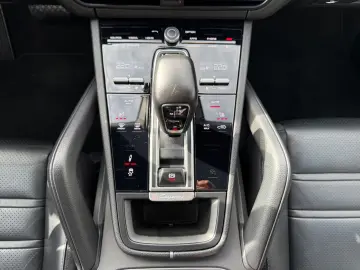Porsche Cayenne Coupe Platinum Edition  *Chrono