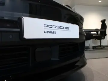 Porsche Macan Turbo Electric
