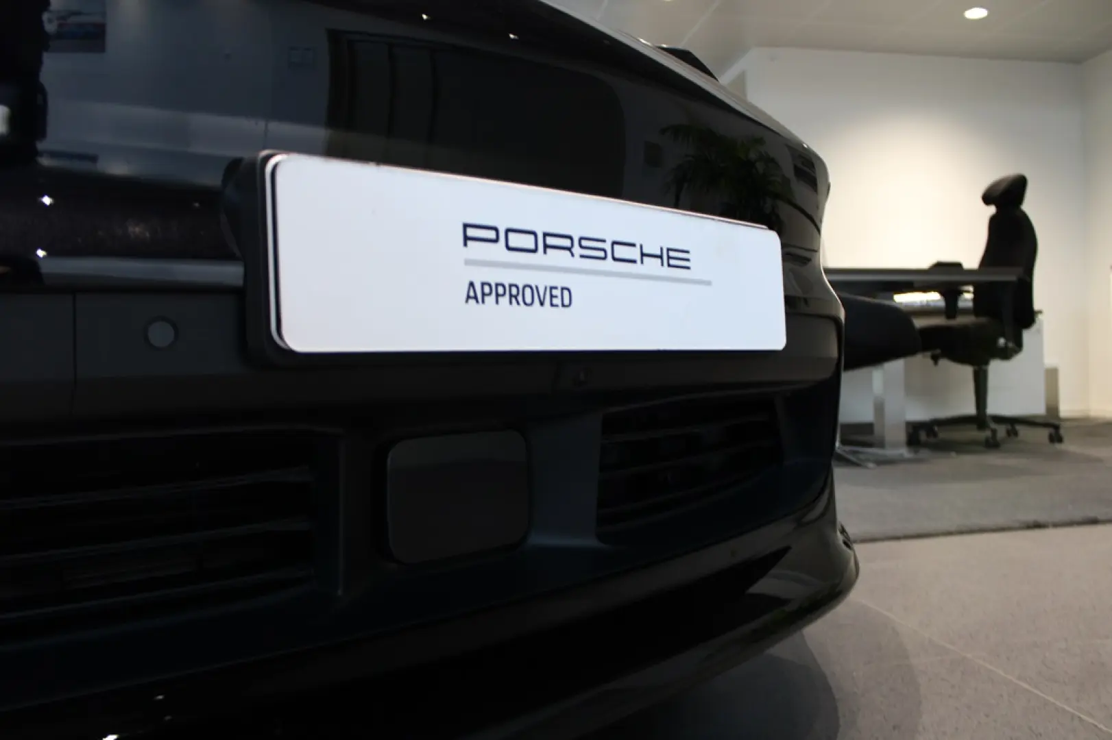 Porsche Macan Turbo Electric