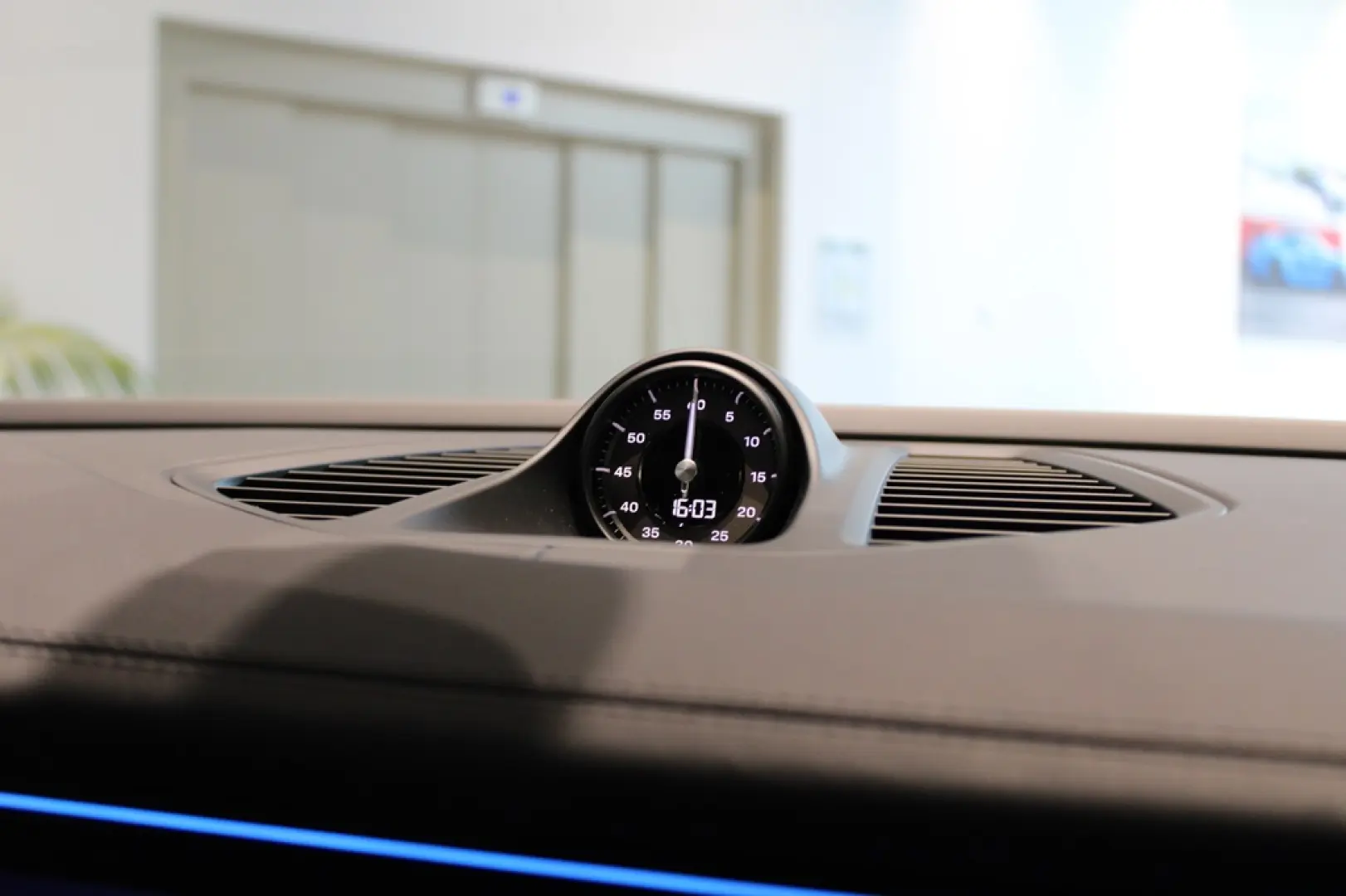 Porsche Macan Turbo Electric