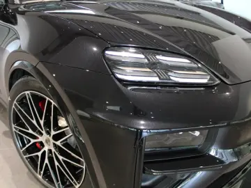 Porsche Macan Turbo Electric