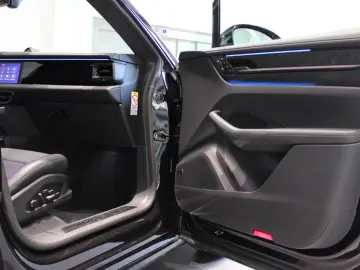 Porsche Macan Turbo Electric