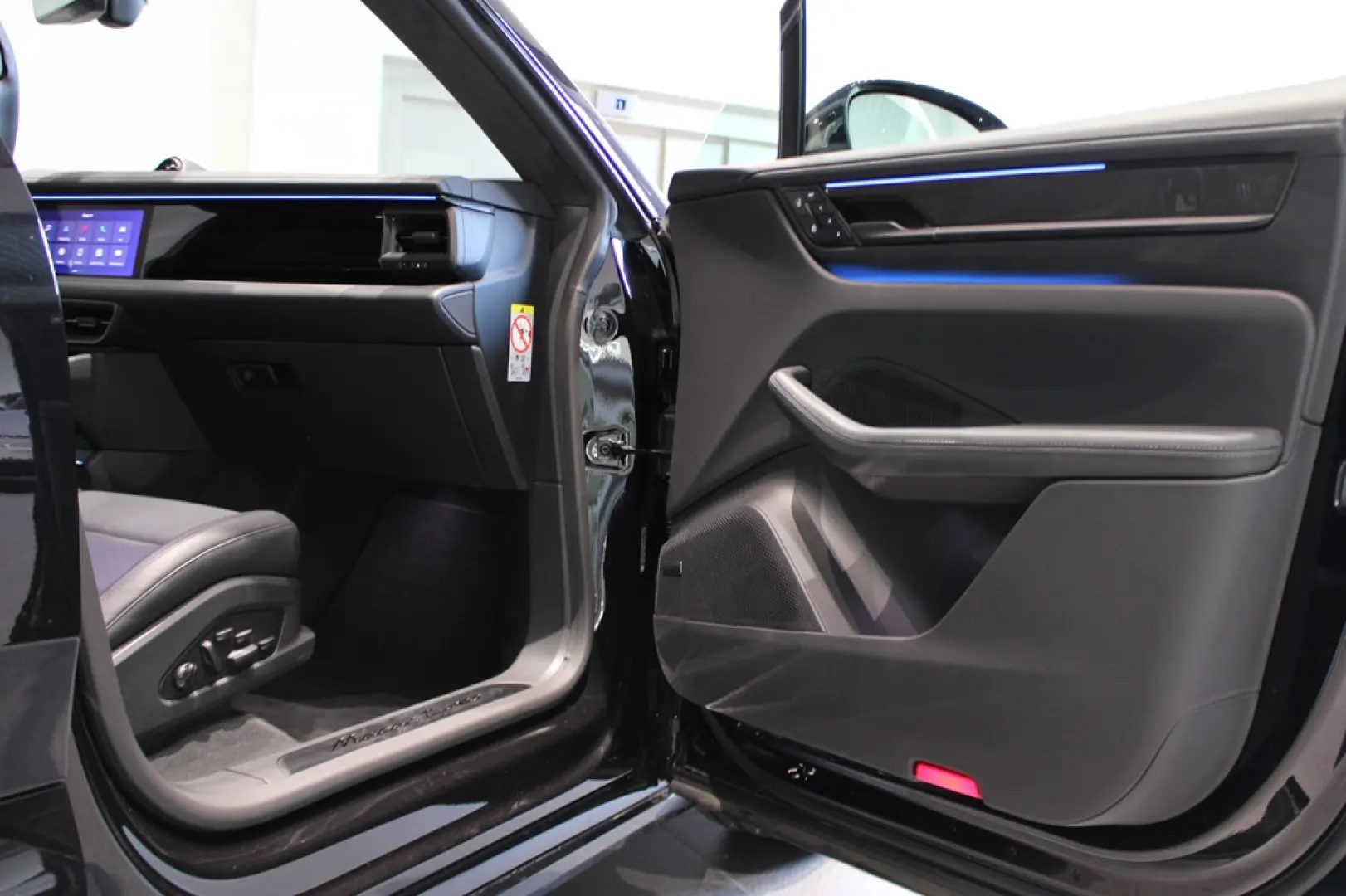 Porsche Macan Turbo Electric