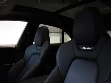 Porsche Macan Turbo Electric