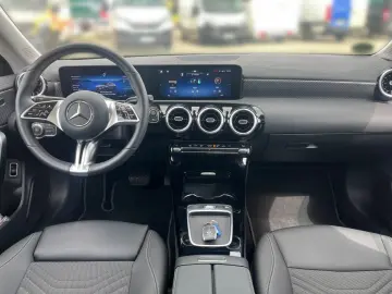 CLA 180 Progressive NAVI PANO RFK LENKRAD-HZG.