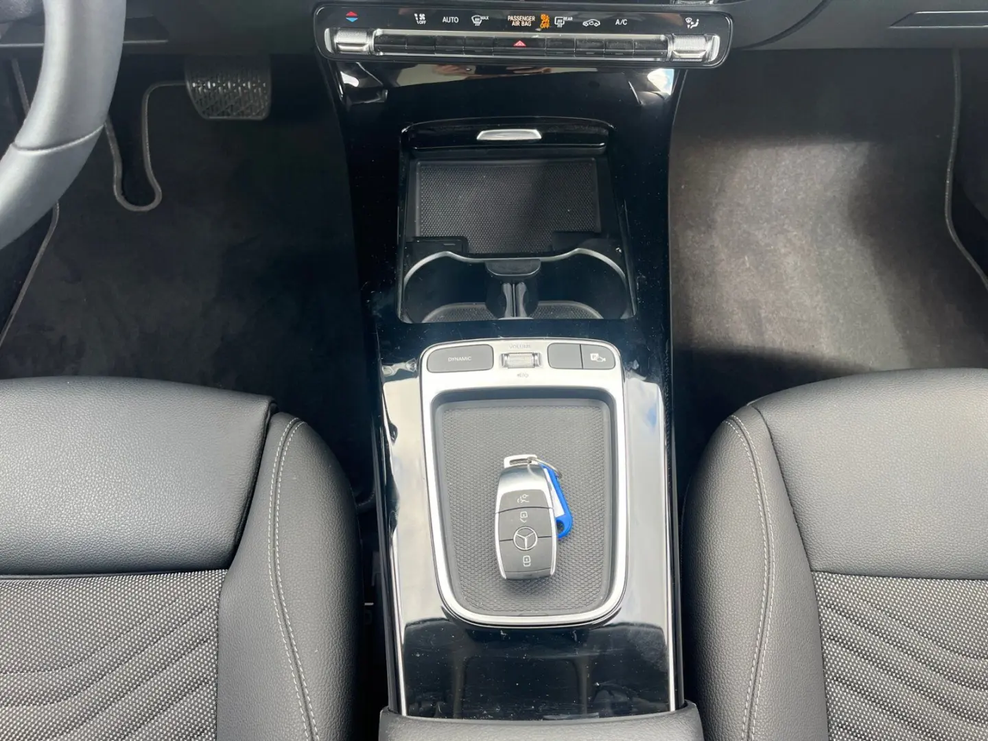 CLA 180 Progressive NAVI PANO RFK LENKRAD-HZG.