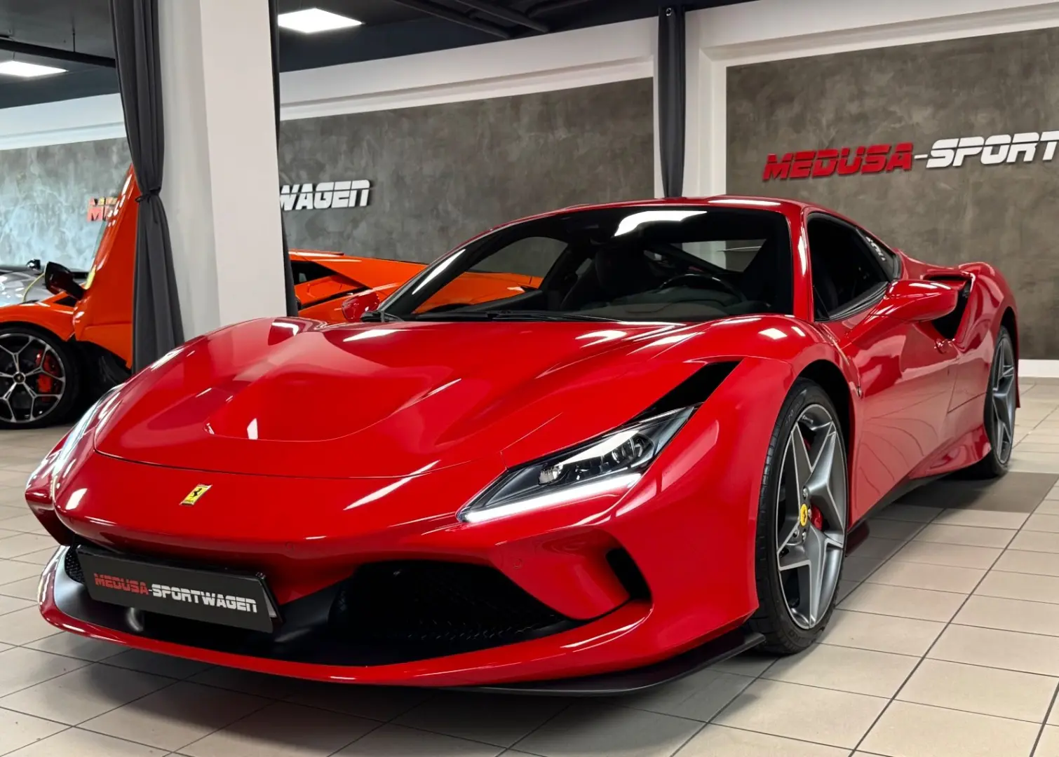 F8 TRIBUTO COUPÉ CARBONPACK