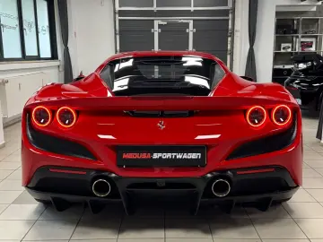 F8 TRIBUTO COUPÉ CARBONPACK