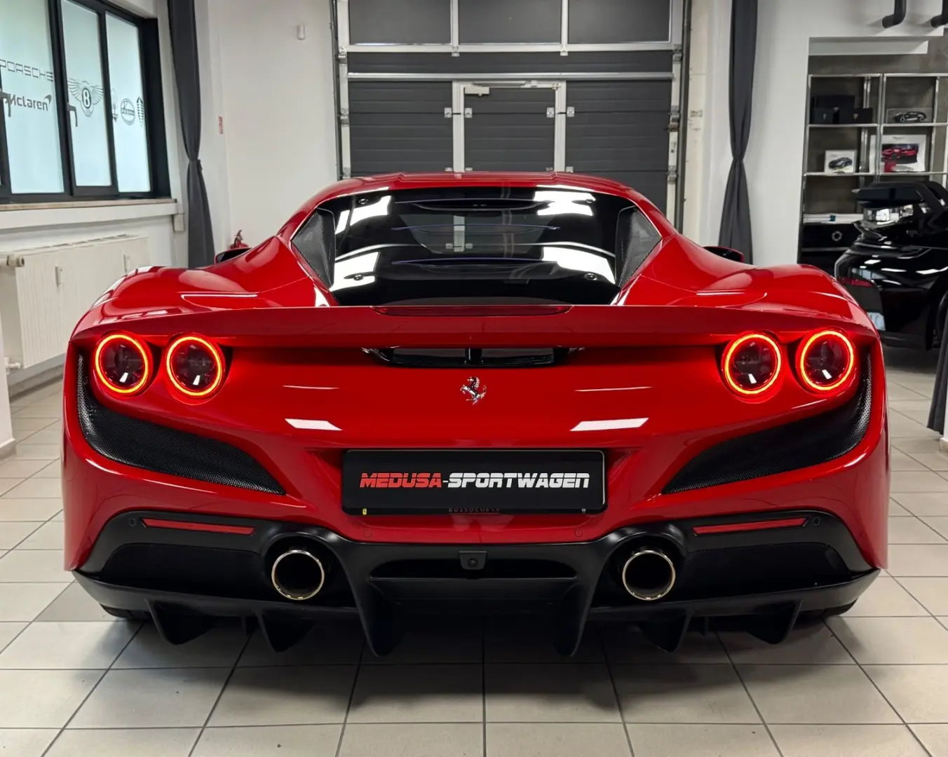 F8 TRIBUTO COUPÉ CARBONPACK
