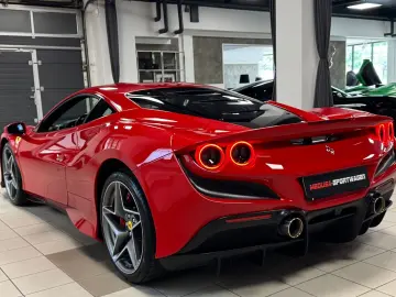 F8 TRIBUTO COUPÉ CARBONPACK
