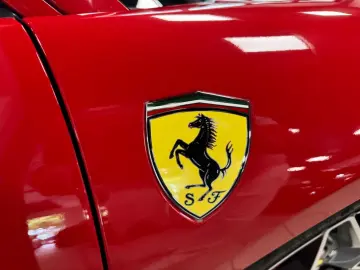 F8 TRIBUTO COUPÉ CARBONPACK