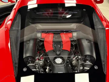 F8 TRIBUTO COUPÉ CARBONPACK