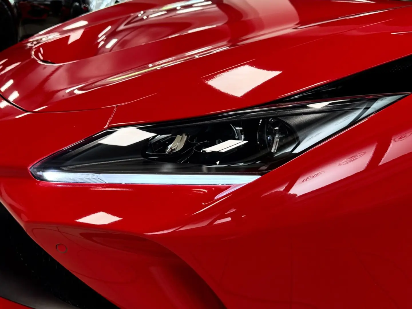 F8 TRIBUTO COUPÉ CARBONPACK