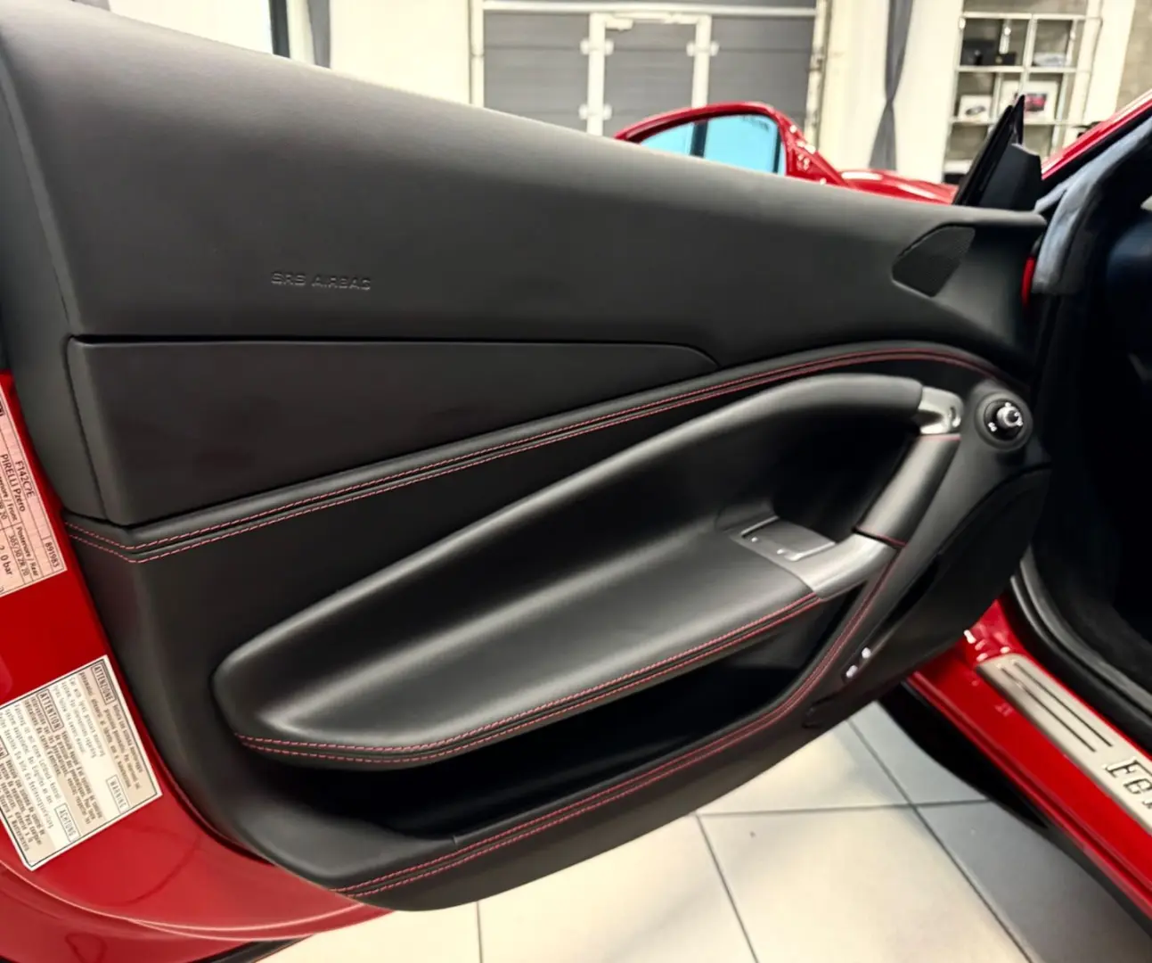 F8 TRIBUTO COUPÉ CARBONPACK