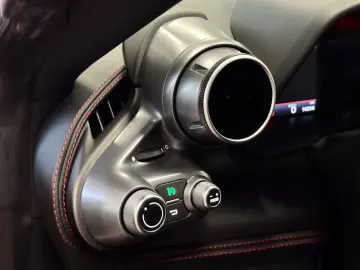 F8 TRIBUTO COUPÉ CARBONPACK