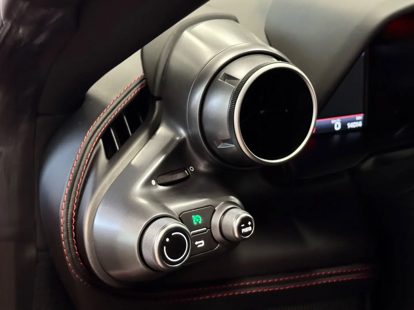 F8 TRIBUTO COUPÉ CARBONPACK