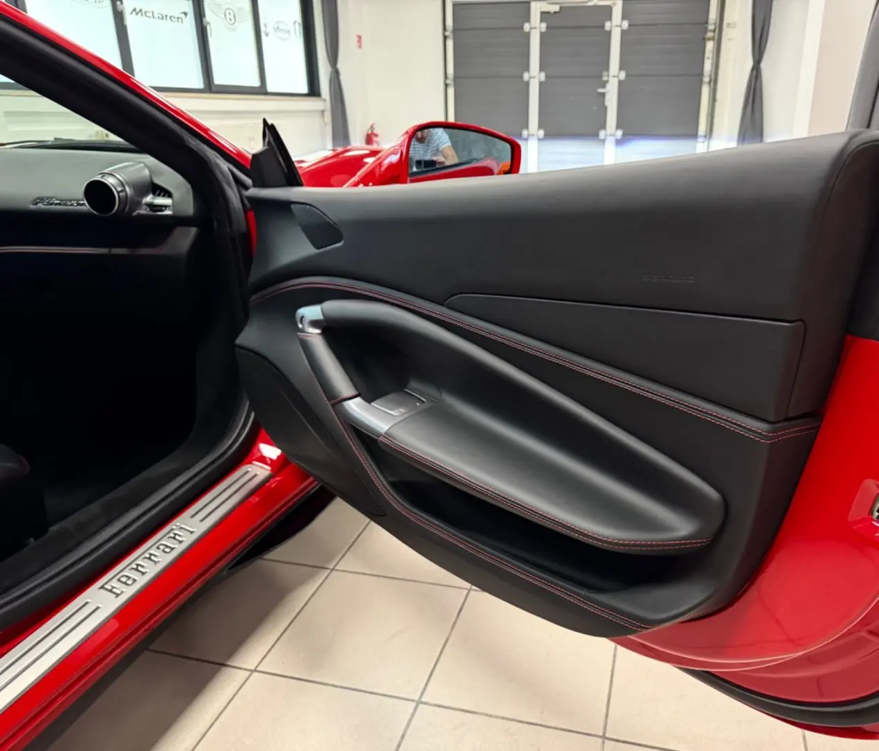 F8 TRIBUTO COUPÉ CARBONPACK