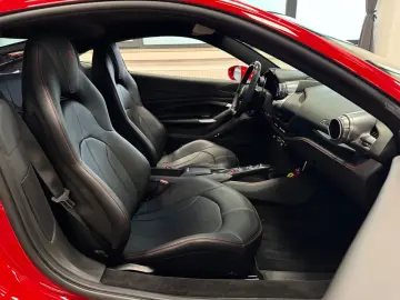 F8 TRIBUTO COUPÉ CARBONPACK