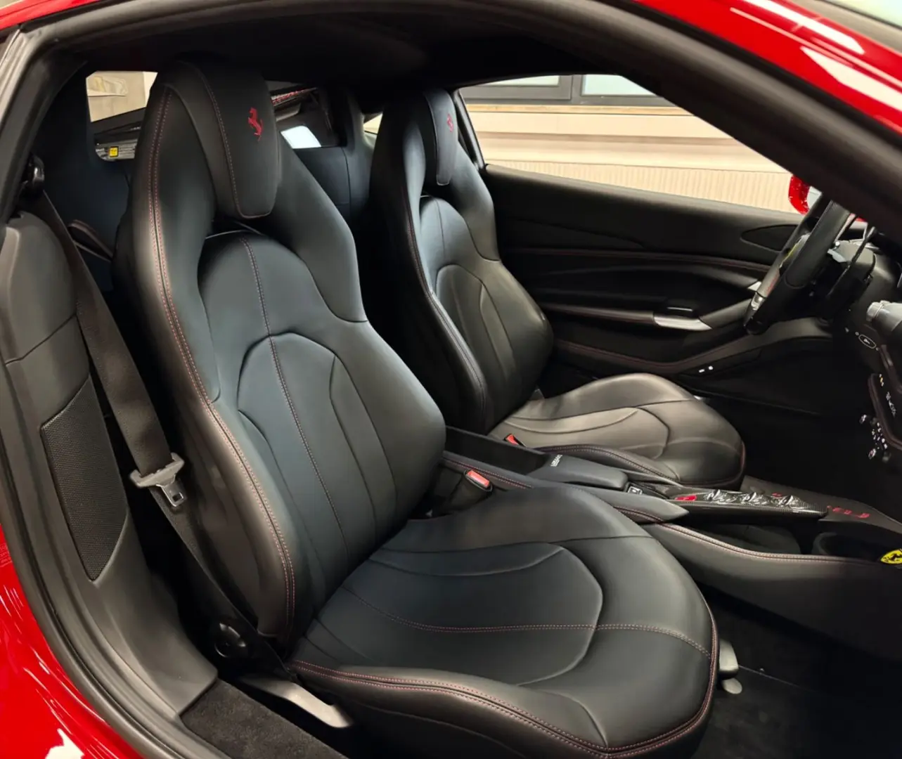 F8 TRIBUTO COUPÉ CARBONPACK