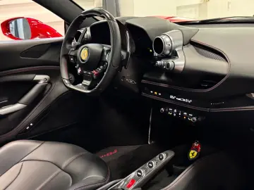 F8 TRIBUTO COUPÉ CARBONPACK
