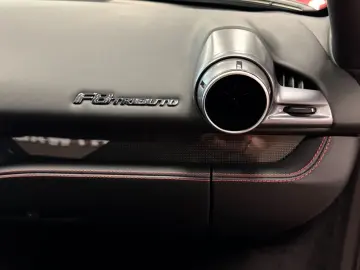 F8 TRIBUTO COUPÉ CARBONPACK