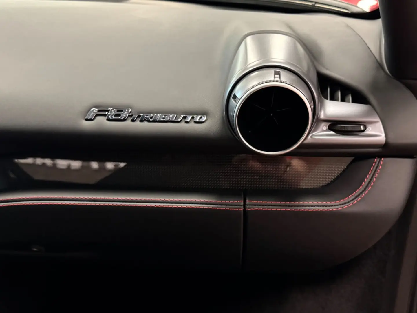 F8 TRIBUTO COUPÉ CARBONPACK