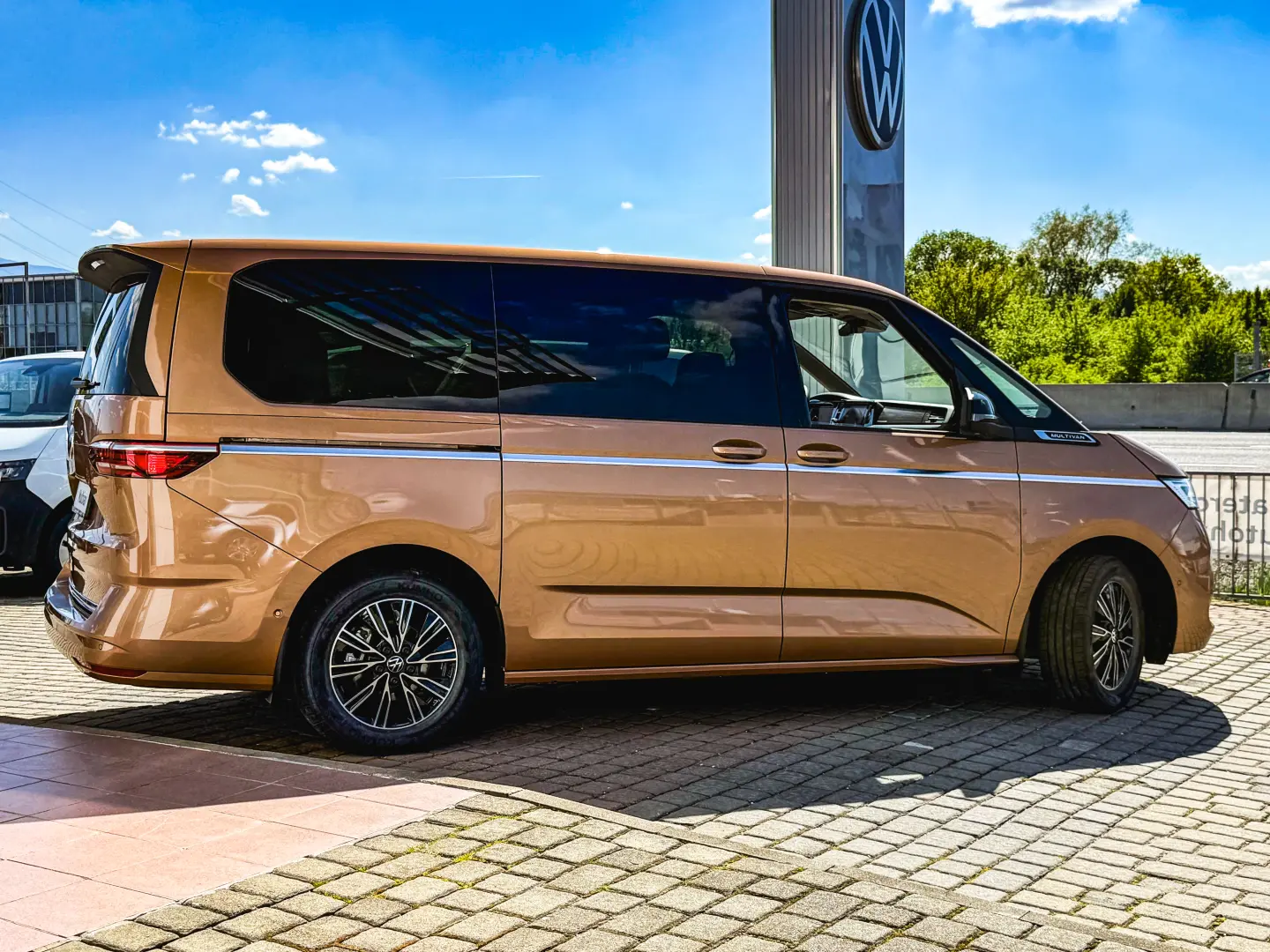 MULTIVAN Style L 2.0 TDI 150 CP DSG