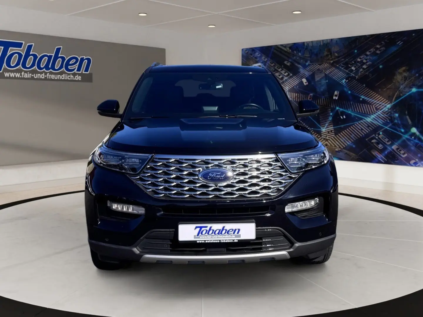 Explorer Plug-in-Hybrid Platinum + Panorama + 7 