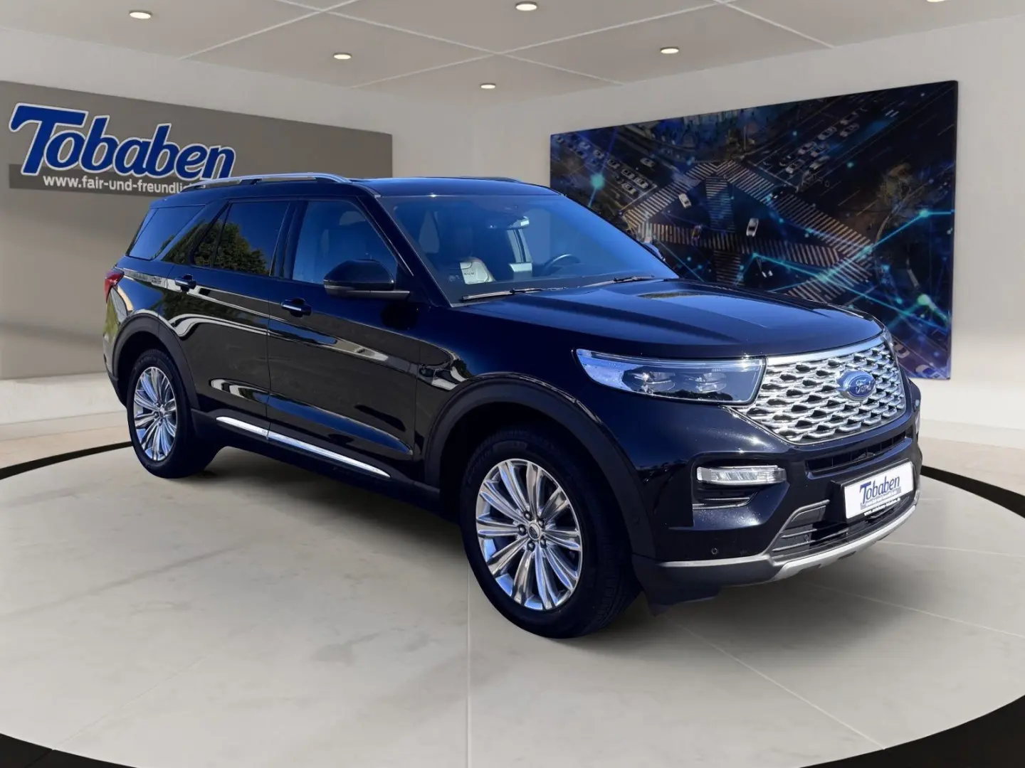Explorer Plug-in-Hybrid Platinum + Panorama + 7 