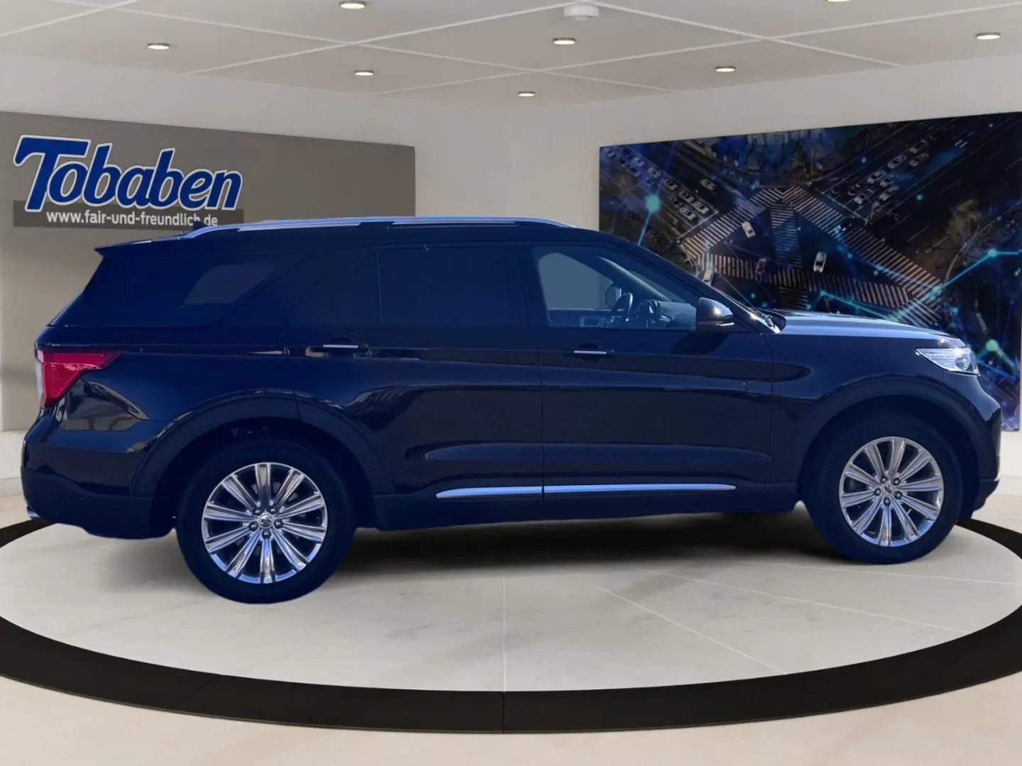 Explorer Plug-in-Hybrid Platinum + Panorama + 7 
