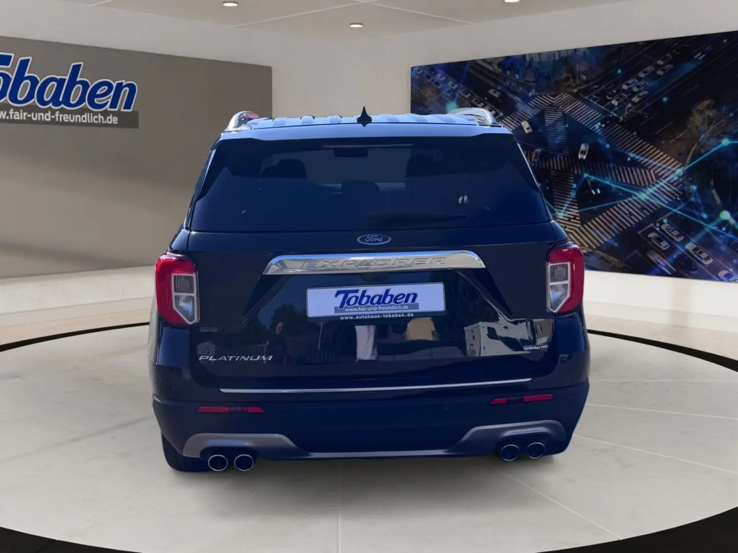Explorer Plug-in-Hybrid Platinum + Panorama + 7 