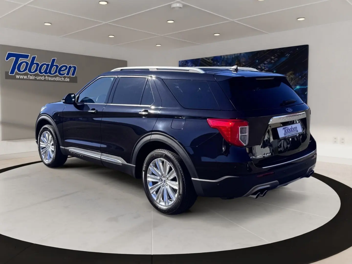 Explorer Plug-in-Hybrid Platinum + Panorama + 7 