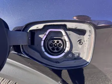 Explorer Plug-in-Hybrid Platinum + Panorama + 7 