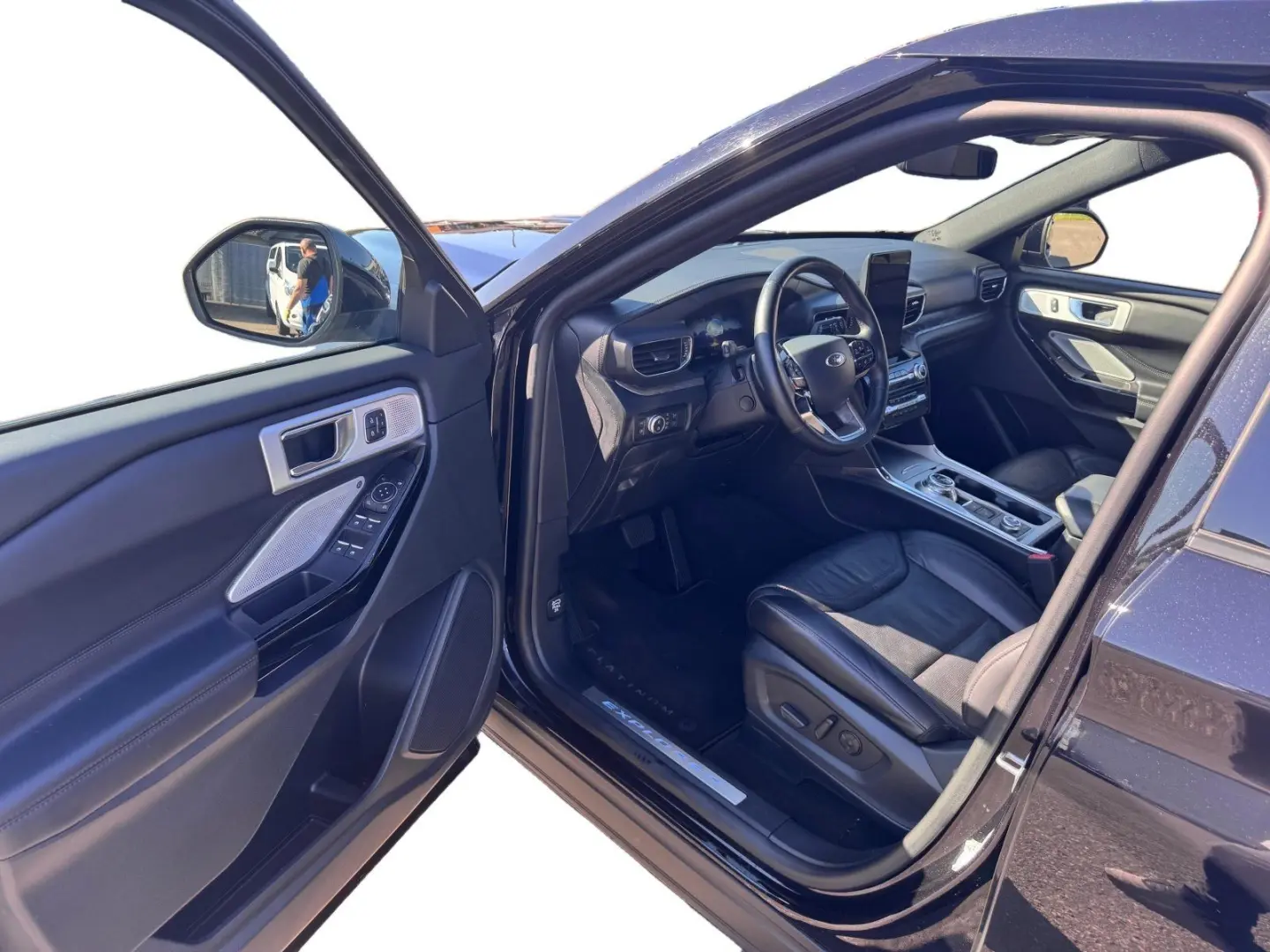 Explorer Plug-in-Hybrid Platinum + Panorama + 7 