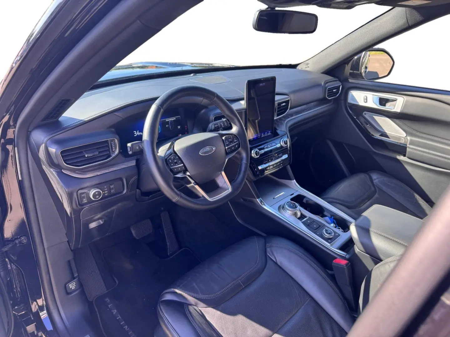 Explorer Plug-in-Hybrid Platinum + Panorama + 7 