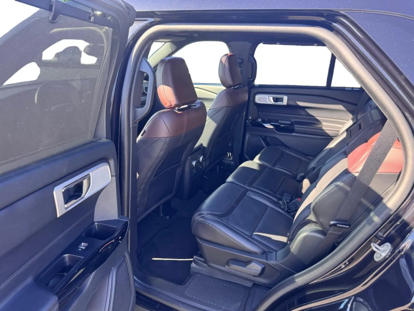 Explorer Plug-in-Hybrid Platinum + Panorama + 7 