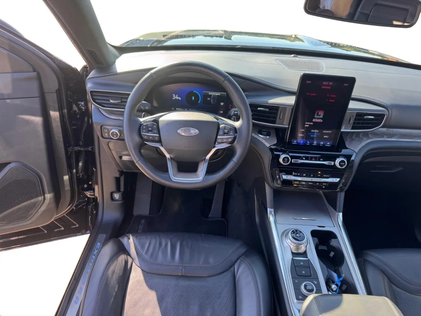 Explorer Plug-in-Hybrid Platinum + Panorama + 7 