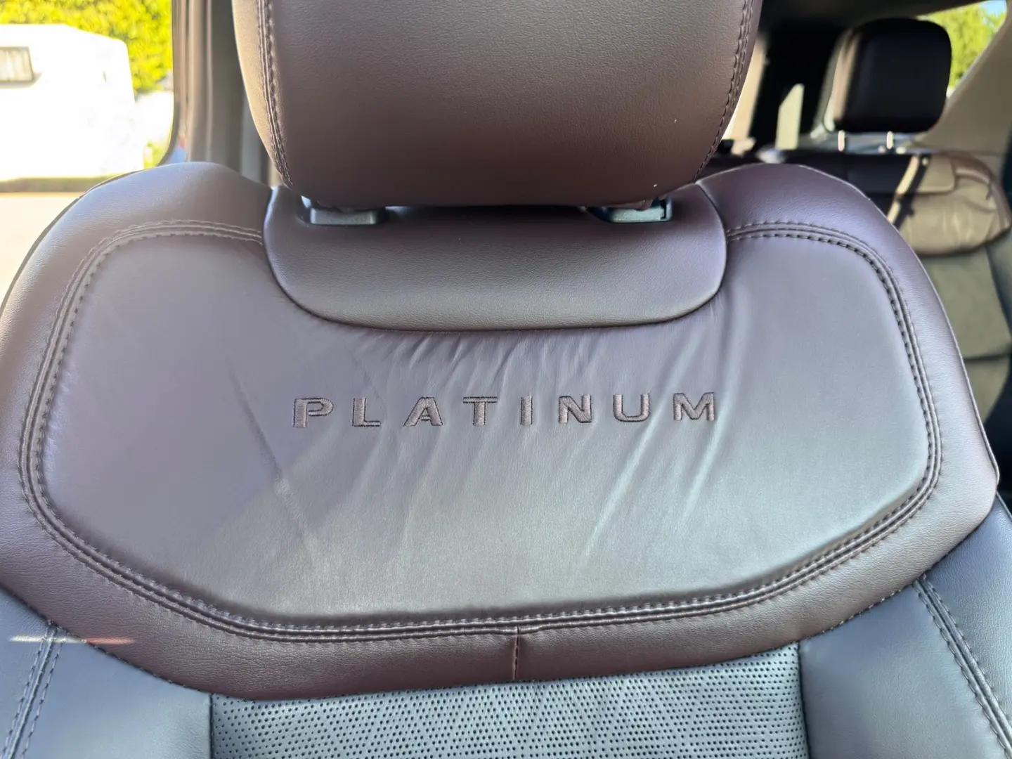 Explorer Plug-in-Hybrid Platinum + Panorama + 7 