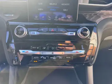 Explorer Plug-in-Hybrid Platinum + Panorama + 7 
