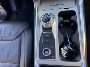 Explorer Plug-in-Hybrid Platinum + Panorama + 7 