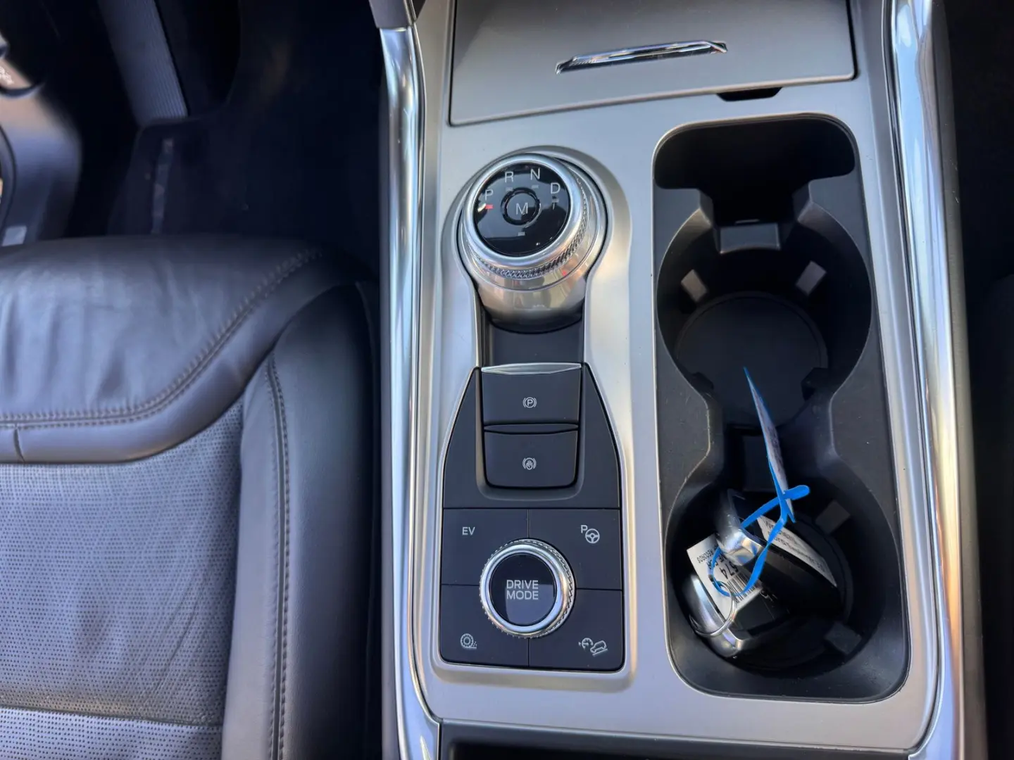 Explorer Plug-in-Hybrid Platinum + Panorama + 7 