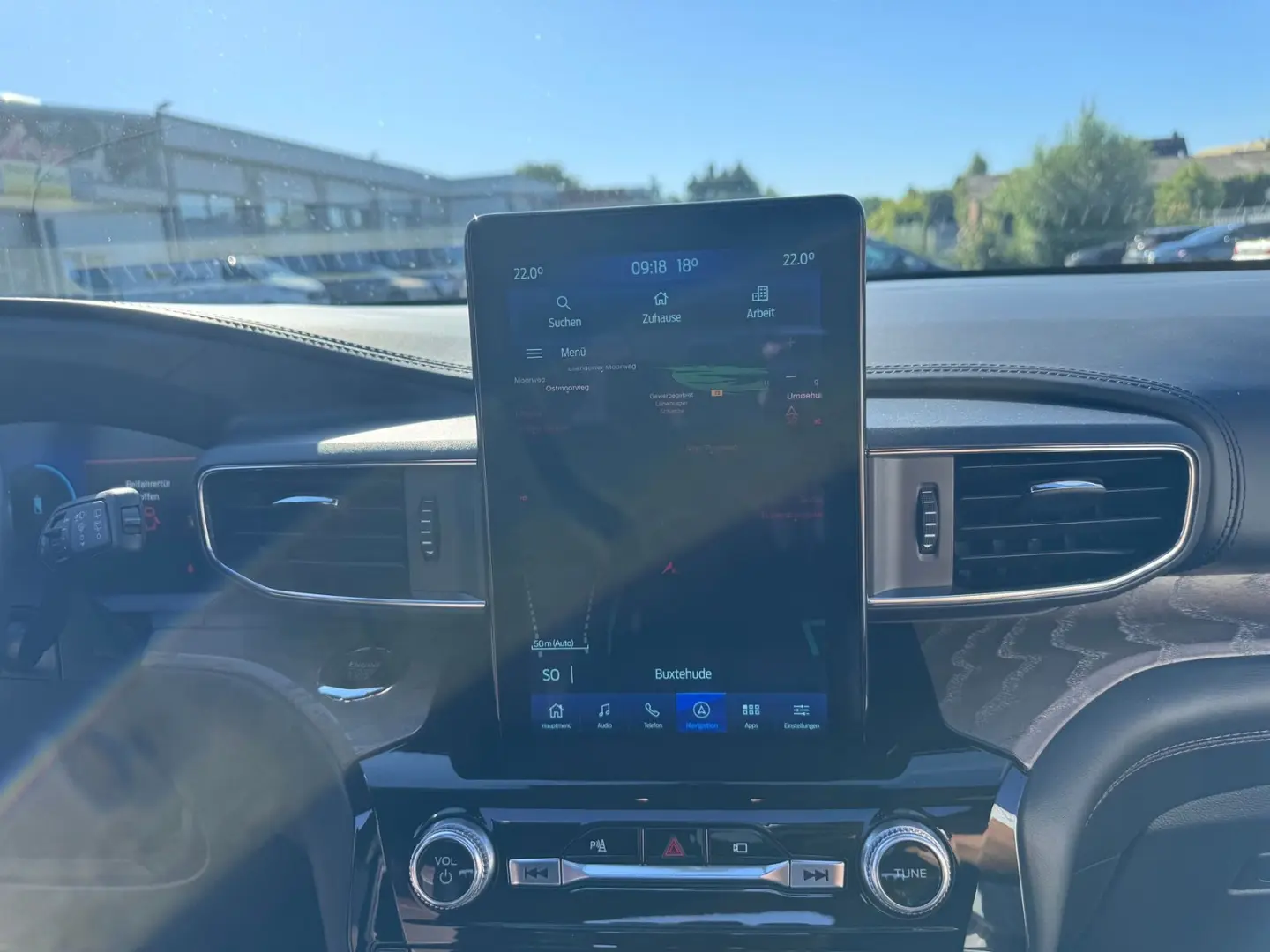 Explorer Plug-in-Hybrid Platinum + Panorama + 7 