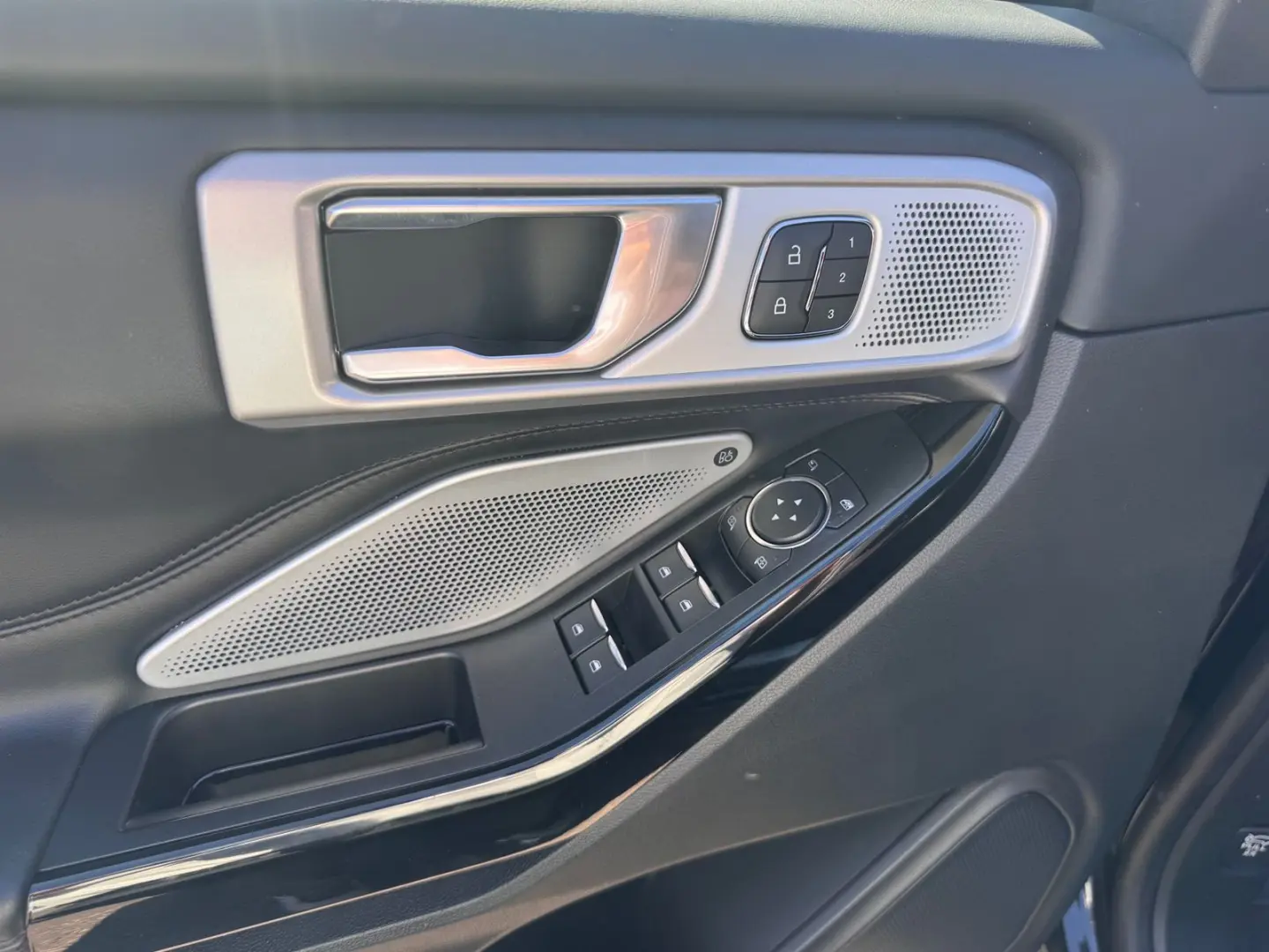 Explorer Plug-in-Hybrid Platinum + Panorama + 7 