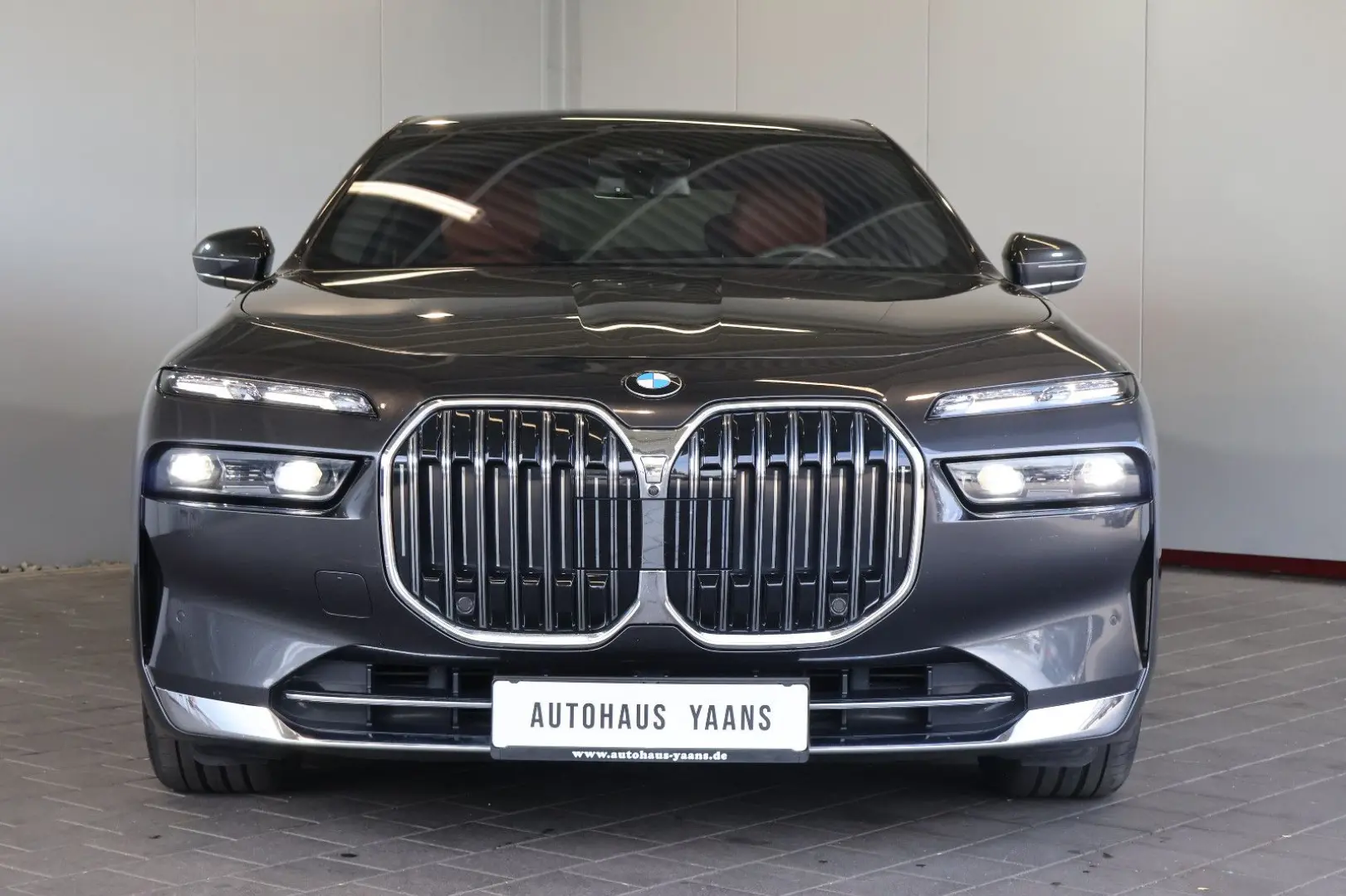 BMW 740 d xD Design THEATRE+GLOW+B&W+LUFT+SOFT+PANO