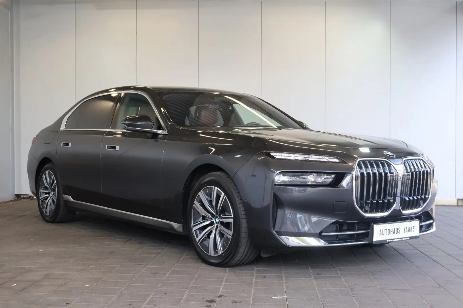 BMW 740 d xD Design THEATRE+GLOW+B&W+LUFT+SOFT+PANO
