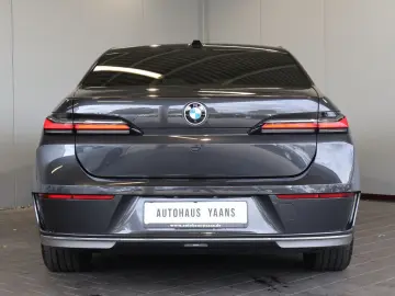 BMW 740 d xD Design THEATRE+GLOW+B&W+LUFT+SOFT+PANO