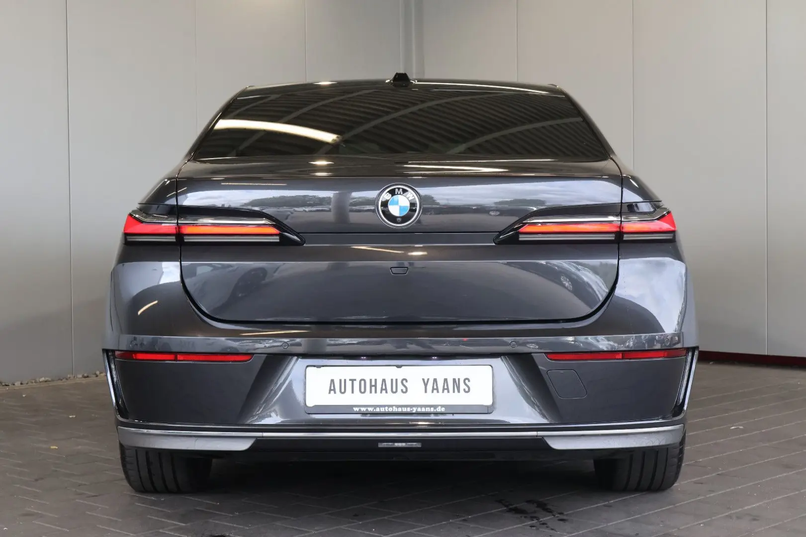 BMW 740 d xD Design THEATRE+GLOW+B&W+LUFT+SOFT+PANO
