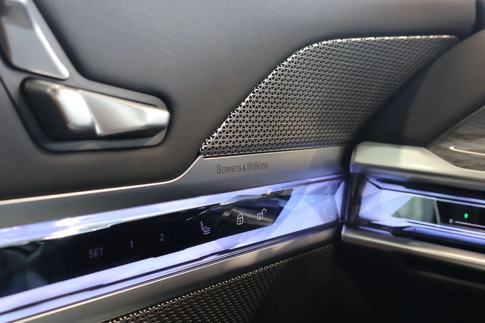 BMW 740 d xD Design THEATRE+GLOW+B&W+LUFT+SOFT+PANO